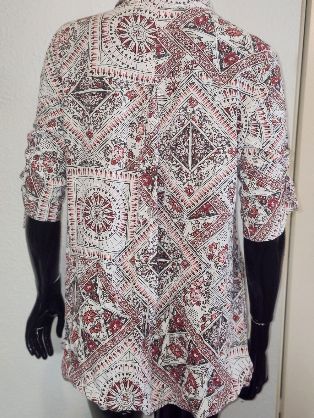 John Mark Geometric Print Blouse Size Small - Picture 8 of 11